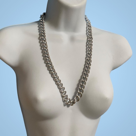 Textured Silver Tone Curb Chain Bulky Vintage Necklace - Picture 7 of 9